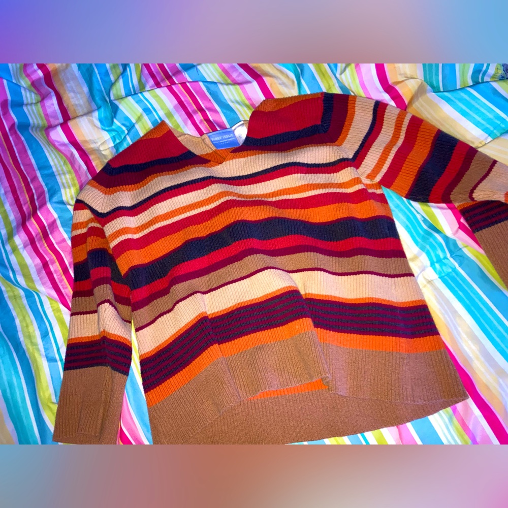 Lovely for fall, goes with any type of bottoms 🥰